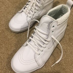 White women’s Vans size 7